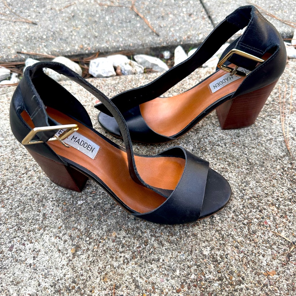 Steve Madden Women’s Block Heels Black With Chucky Strap Size 6